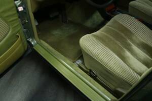 Bild 10/50 von Mercedes-Benz 300 D (1981)