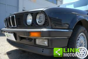 Bild 9/10 von BMW 320i (1989)
