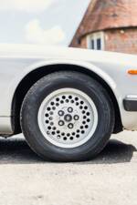 Image 17/50 of Jaguar XJ 6 4.2 (1982)