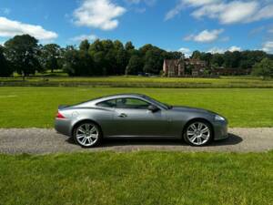 Image 2/46 of Jaguar XKR (2010)