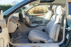 Image 26/50 of Mercedes-Benz CLK 200 (1997)