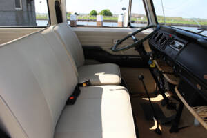 Image 14/22 of Volkswagen T2b Kombi (1970)