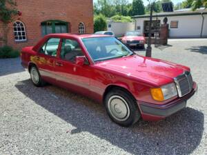 Image 5/15 of Mercedes-Benz 230 E (1990)