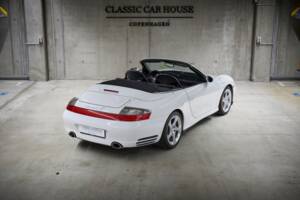 Imagen 8/98 de Porsche 911 Carrera 4S (2004)