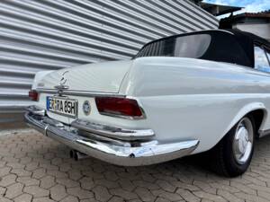 Image 22/33 of Mercedes-Benz 250 SE (1966)