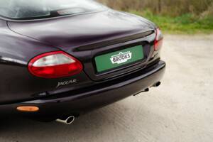 Immagine 8/28 di Jaguar XK8 4.0 (1999)