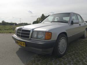 Bild 8/8 von Mercedes-Benz 190 E (1993)