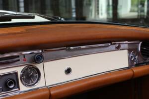 Imagen 34/50 de Mercedes-Benz 230 SL (1965)