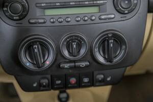 Image 27/50 de Volkswagen New Beetle 1.6 (2004)