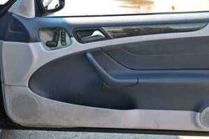 Image 17/50 of Mercedes-Benz CLK 230 Kompressor (2002)