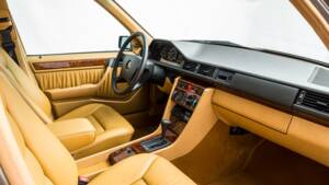 Image 5/7 of Mercedes-Benz 300 D Turbo (1991)