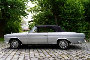 Bild 8/13 von Mercedes-Benz 220 SE b (1962)