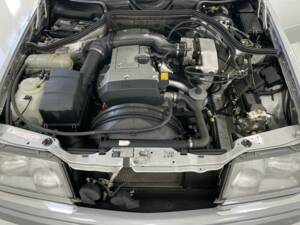 Immagine 17/32 di Mercedes-Benz E 200 (1994)