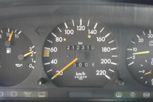 Image 7/10 of Mercedes-Benz 300 D (1985)