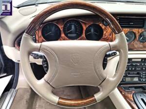 Bild 27/65 von Jaguar XKR (1998)