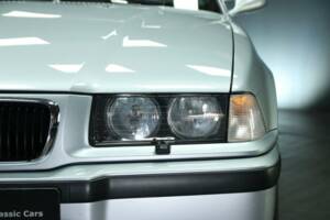 Immagine 44/50 di BMW 328i (1997)