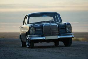 Image 8/24 of Mercedes-Benz 220 S b (1965)