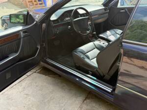 Image 20/30 of Mercedes-Benz E 200 "Final Edition" (1997)