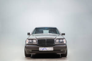 Image 2/33 of Mercedes-Benz 300 CE-24 (1992)