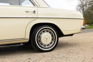 Bild 35/40 von Mercedes-Benz 230/4 (1976)