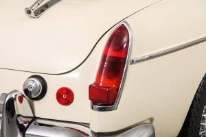 Image 36/50 of MG MGB (1964)