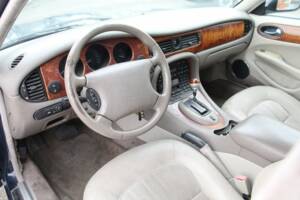 Bild 2/8 von Jaguar XJ 8 Executive (1997)