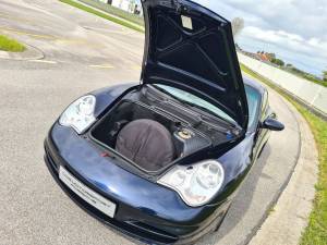 Image 13/23 of Porsche 911 Carrera (2004)