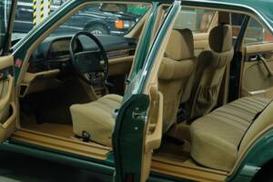 Bild 42/50 von Mercedes-Benz 260 SE (1990)