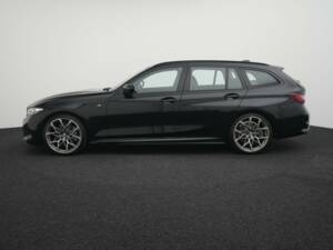 Image 7/50 of BMW 330i xDrive Touring (2025)