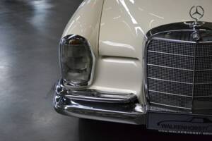 Image 60/61 de Mercedes-Benz 250 SE (1966)