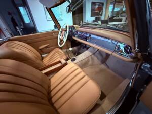 Image 22/36 of Mercedes-Benz 230 SL (1966)