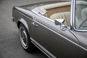 Image 35/37 of Mercedes-Benz 280 SL (1970)