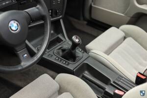 Image 12/82 of BMW 325ix (1989)