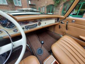 Image 12/15 de Mercedes-Benz 230 SL (1965)