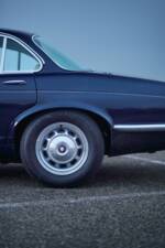 Image 21/26 de Jaguar XJ 6 L 4.2 (1976)