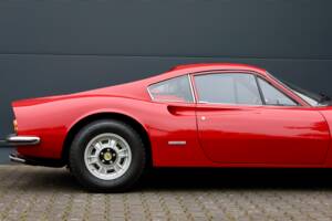 Image 21/24 de Ferrari Dino 246 GT (1973)