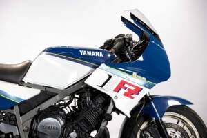 Image 24/50 of Yamaha FZ 750 (1986)