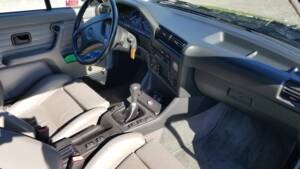 Bild 13/19 von BMW 318i (1992)