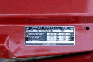 Bild 33/50 von Mercedes-Benz 280 SLC (1975)