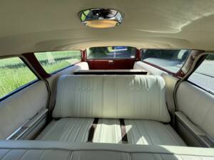 Image 13/20 of Chevrolet Impala Station Wagon (1965)