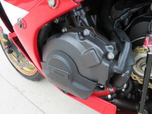 Afbeelding 23/47 van Honda CBR 1000 RR Fireblade (2010)