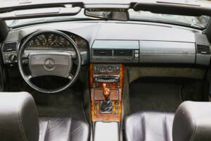Image 20/36 of Mercedes-Benz 300 SL-24 (1993)
