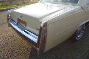 Image 28/56 of Cadillac Coupe DeVille (1977)
