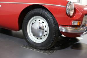 Image 31/49 of MG MGB (1966)