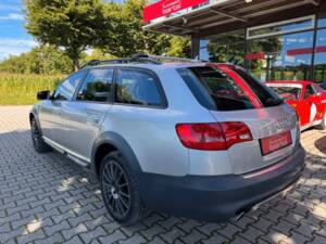 Immagine 2/18 di Audi A6 4.2 FSI allroad quattro (2007)