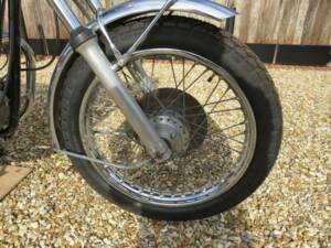 Image 32/44 of Triumph DUMMY (1976)