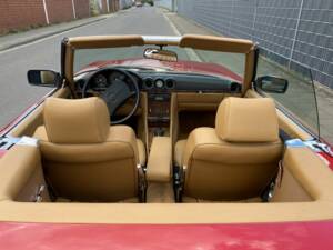 Imagen 7/11 de Mercedes-Benz 560 SL (1988)