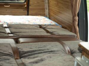 Immagine 57/143 di Dodge B 200 Sportsman (1978)