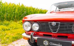 Image 15/53 of Alfa Romeo 2000 GT Veloce (1975)