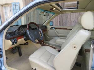 Bild 7/12 von Mercedes-Benz 300 CE (1990)